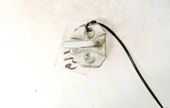 Fiat Croma Front door lock loop/hook striker 