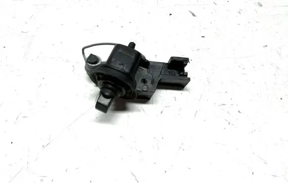 Nissan Qashqai Fuel tank cap lock 