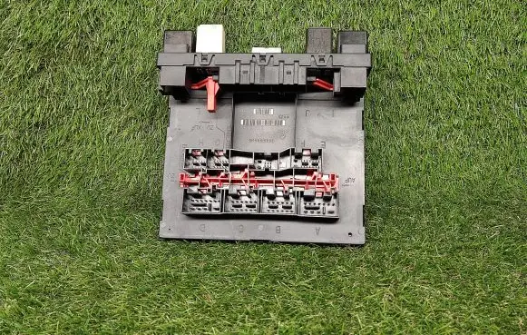 Volkswagen Golf Plus Power management control unit 3C0937049D