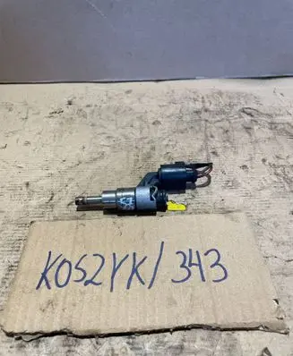 Volkswagen Touran II Fuel injector 03C906036A