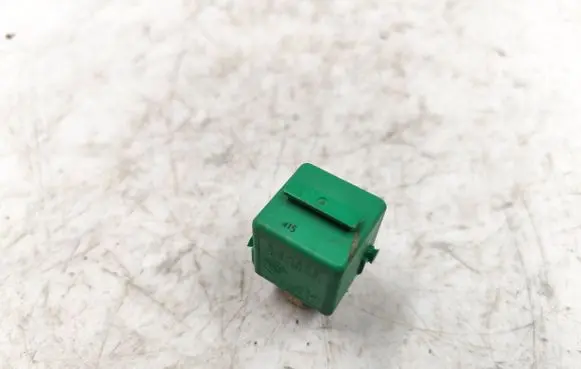 BMW 5 E39 Other relay 8353447 V23134M5211