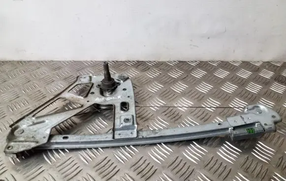Rear door manual window regulator