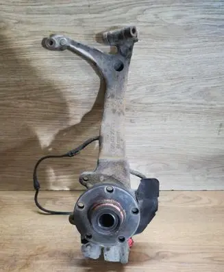 Volkswagen PASSAT B5 Front wheel hub spindle knuckle 8D0407258