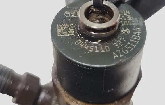 Opel Insignia A Fuel injector 0445110327
