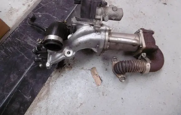 Dacia Duster EGR valve cooler 8200729078 300807