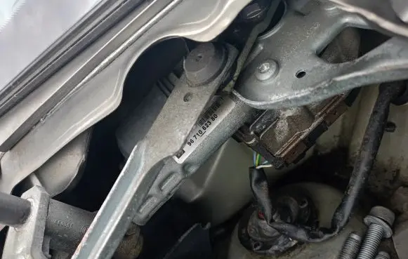 Peugeot 3008 I Front wiper linkage 9671062380