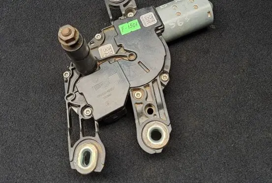 Volkswagen PASSAT B8 Rear window wiper motor 5G0955711A