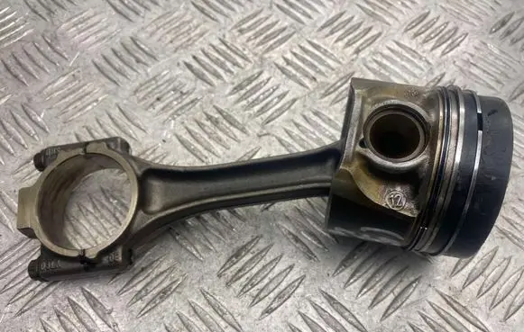 Volkswagen PASSAT B7 Piston with connecting rod 03LA