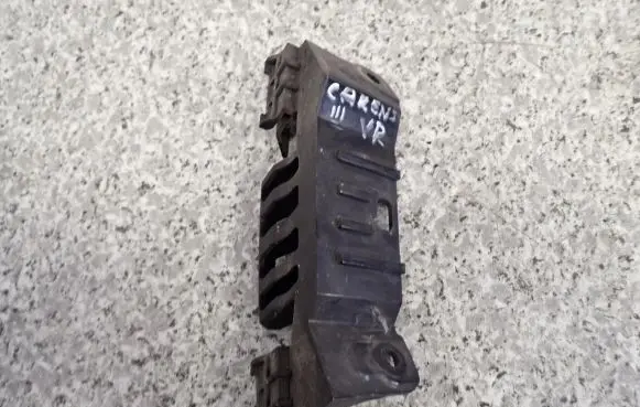 KIA Carens II Front bumper mounting bracket