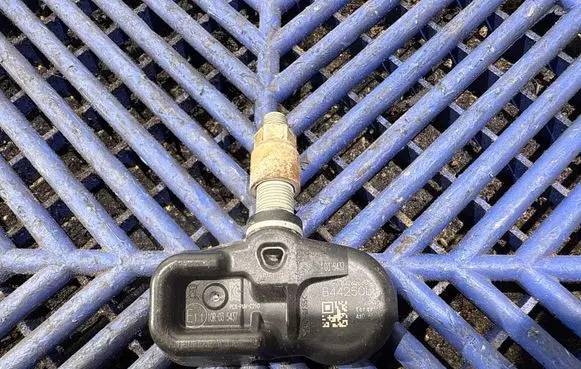 Toyota Prius (XW30) Tire pressure sensor 10R035437