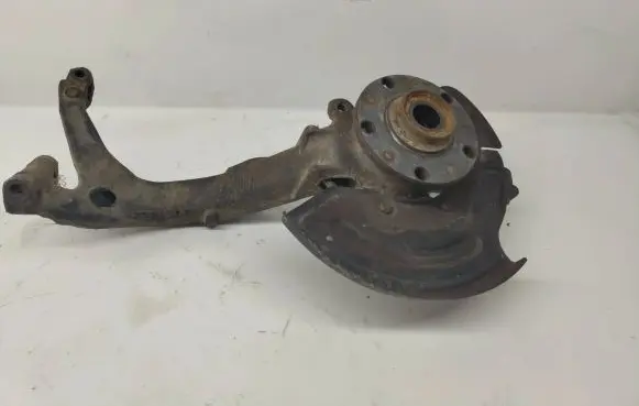 Volkswagen PASSAT B5.5 Front wheel bearing hub 8D0407257