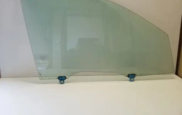 Mitsubishi Outlander Front door window glass four-door