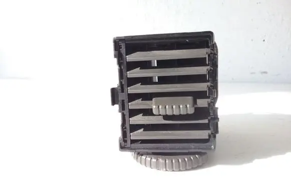 Nissan X-Trail T30 Dash center air vent grill 68750EQ000 E6475161