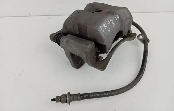Toyota Prius (XW50) Front brake caliper