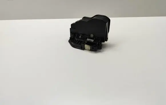 BMW 5 E60 E61 Front door lock 7167074 7154626 51217167074