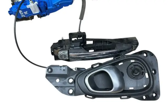 Fiat 500L Front door lock loop/hook striker 