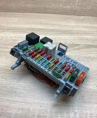Opel Astra F Fuse module 90464777 90069864