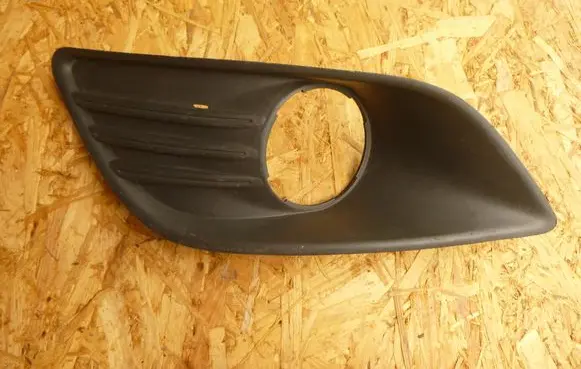 Ford Focus Front bumper lower grill 8M5119953AE