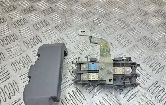 Opel Zafira C Fuse module 13302322