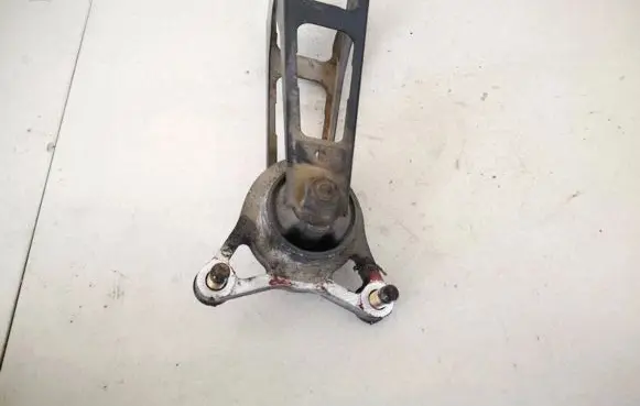 Volvo S70 V70 V70 XC Engine mount bracket 8631159