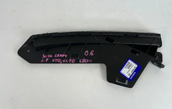 Volvo V70 Front bumper mounting bracket 30796387