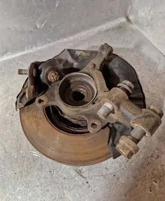Toyota Corolla Verso AR10 Front wheel hub 05060