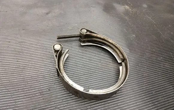 Volvo XC90 Muffler pipe connector clamp 31219900