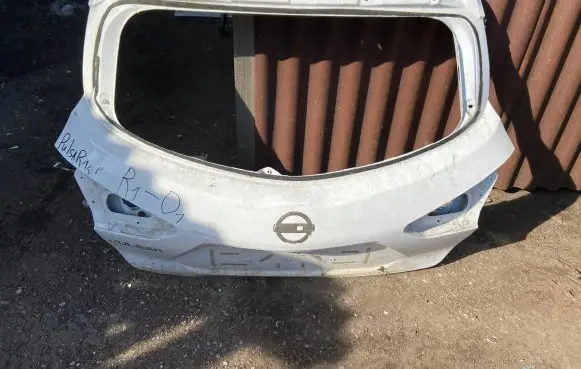Nissan Pulsar Tailgate/trunk/boot lid