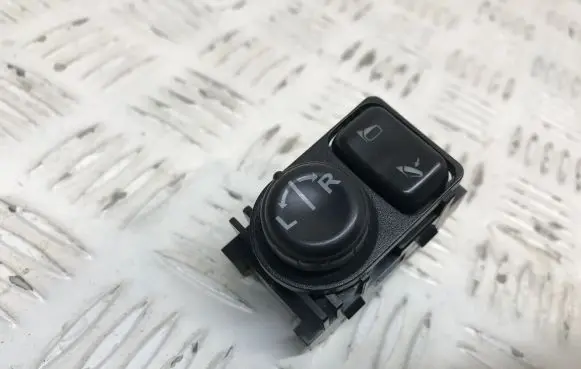 Nissan Qashqai+2 Wing mirror switch