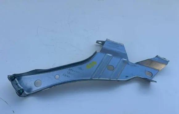 Ford Focus Fender mounting bracket JX7BA16019AD