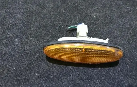 Front fender indicator light