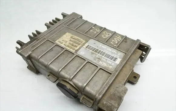 Audi 80 90 S2 B4 Engine control unit/module 8A0907404A 0261200854