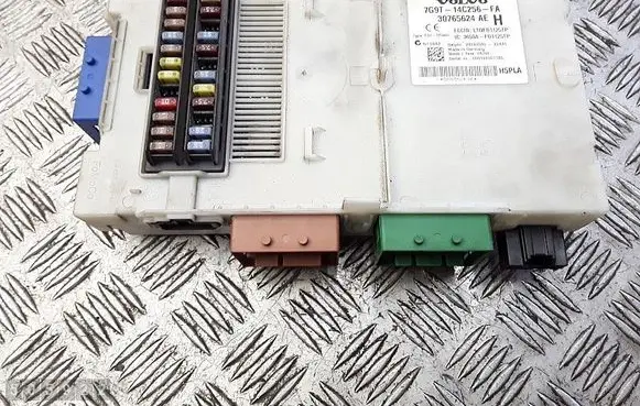 Volvo V70 Fuse module 7g9t14c256fa