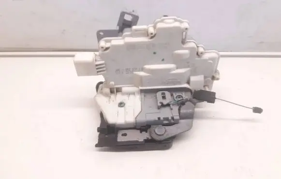 Seat Leon (1P) Front door lock 1P2837015