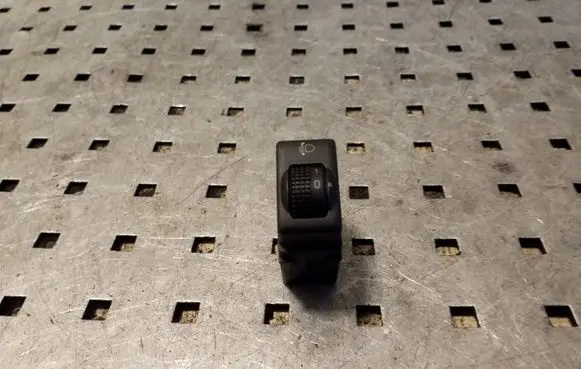 Nissan Qashqai Headlight level height control switch 25190JD00B