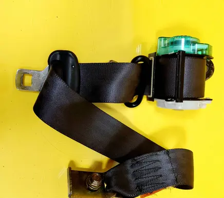 Subaru Impreza I Rear seatbelt F8651T