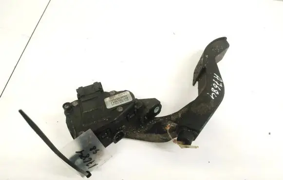 Volkswagen PASSAT B5.5 Accelerator throttle pedal 8D1721523J 6PV00837603
