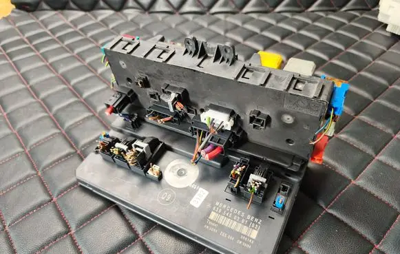Mercedes-Benz Vito Viano W639 SAM control unit 6395450301 356165 ZGS004