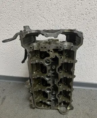 BMW 5 F10 F11 Engine head 757393407 D7976