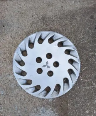 Mitsubishi Lancer R15 wheel hub/cap/trim MB62468201 MB624682