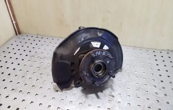 Toyota RAV 4 (XA30) Front wheel hub