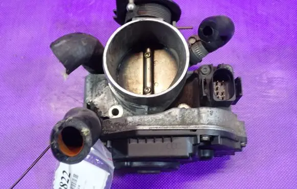 Audi A4 S4 B5 8D Throttle body valve 058133063H