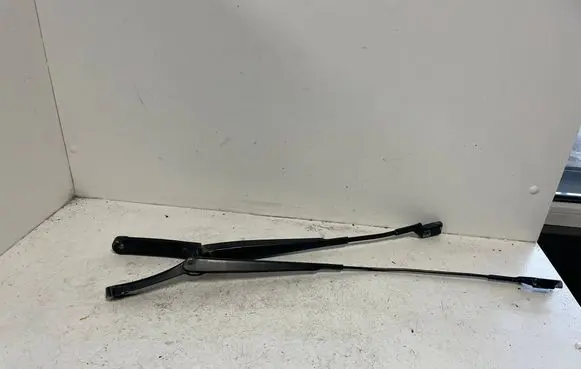 Volkswagen Golf VI Front wiper blade arm 1Q1955409 1Q1955410