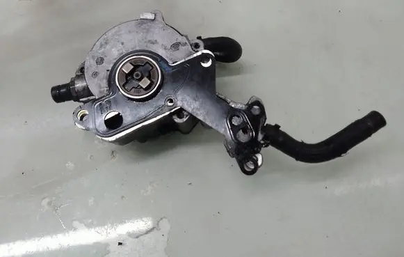 Volkswagen PASSAT B6 Vacuum pump 038145209