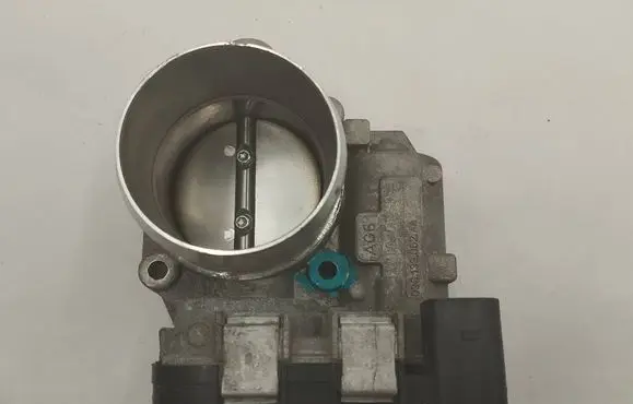 Volkswagen PASSAT B7 Throttle valve 03C133062AA
