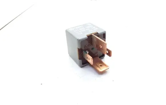 Volkswagen Golf II Hazard warning light relay 171937503A
