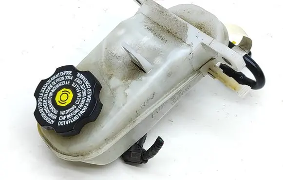 Brake fluid reservoir