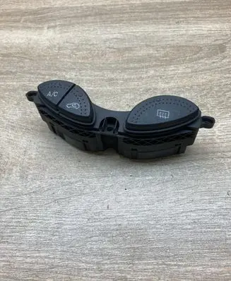 Ford Focus Windscreen/window heater switch 98AG19A945BG
