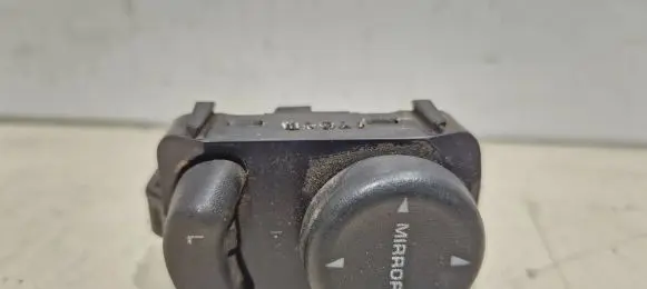 Chrysler 300M Wing mirror switch Ota55dx9aa