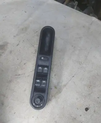 Renault Espace IV Electric window control switch 8200528428